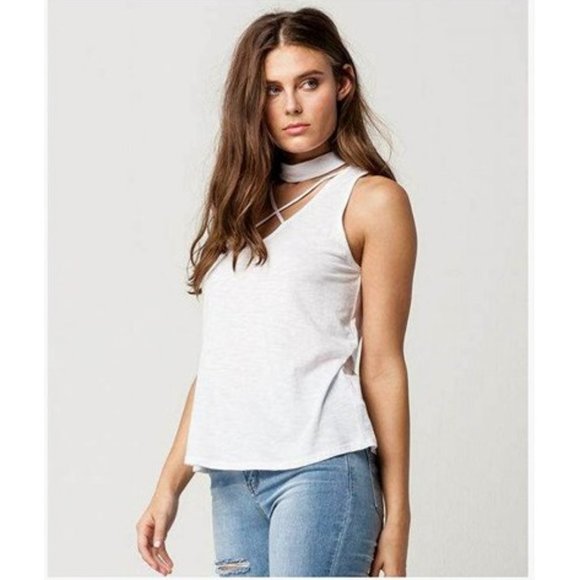 Top. Sleeveless Tank. Choker Neckline. Socialite Brand. Size Small. - Picture 3 of 3